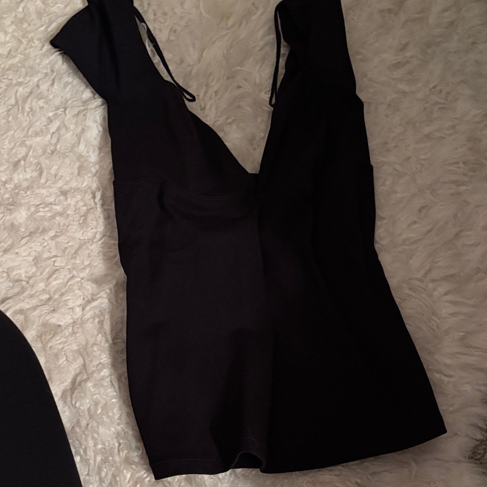 Black cap-sleeve tank
